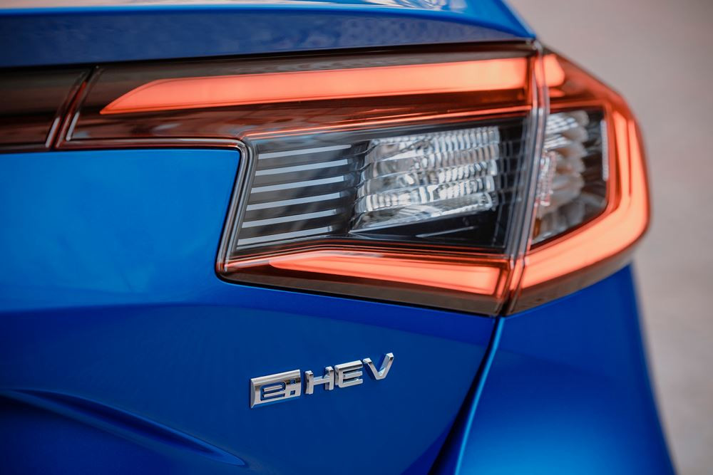 La Honda Civic hybride cinq portes se singularise par une ligne de toit plongeante