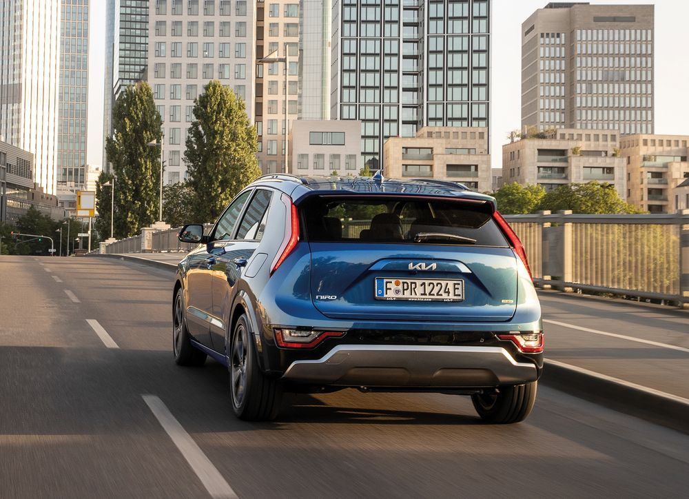 Le Kia Niro Hybride Rechargeable offre une autonomie électrique de 65 km
