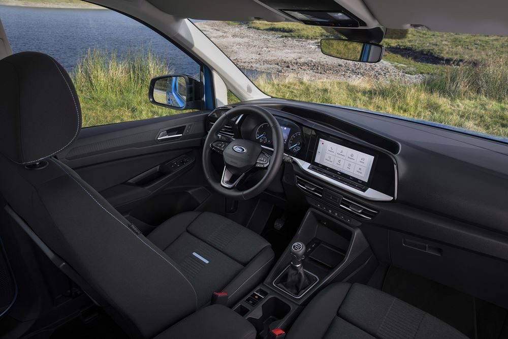 Le véhicule polyvalent Ford Tourneo Connect en approche