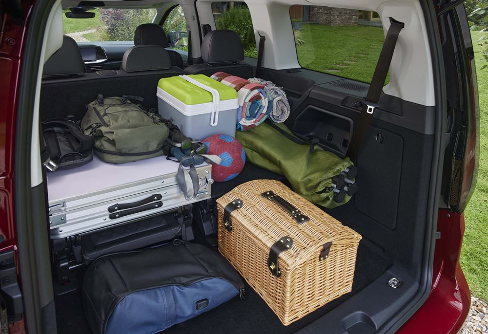 Le véhicule polyvalent Ford Tourneo Connect en approche