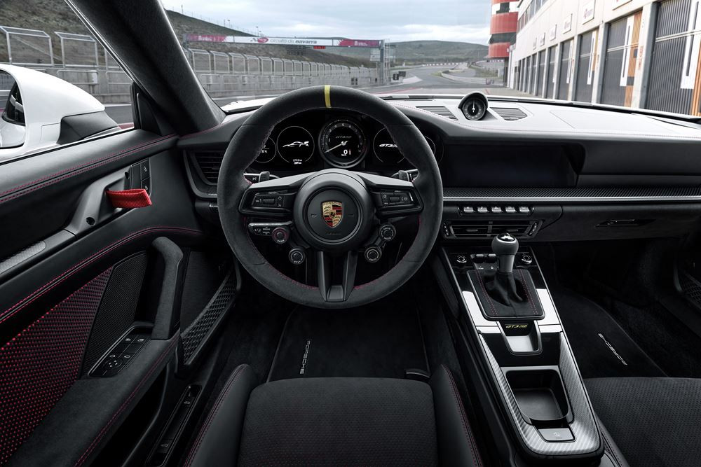 La Porsche 911 GT3 RS hautes performances affiche sa filiation avec son homologue de course