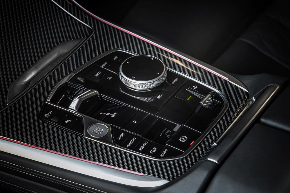 Le SAV de luxe BMW X7 affiche un design avant au caractère affirmé
