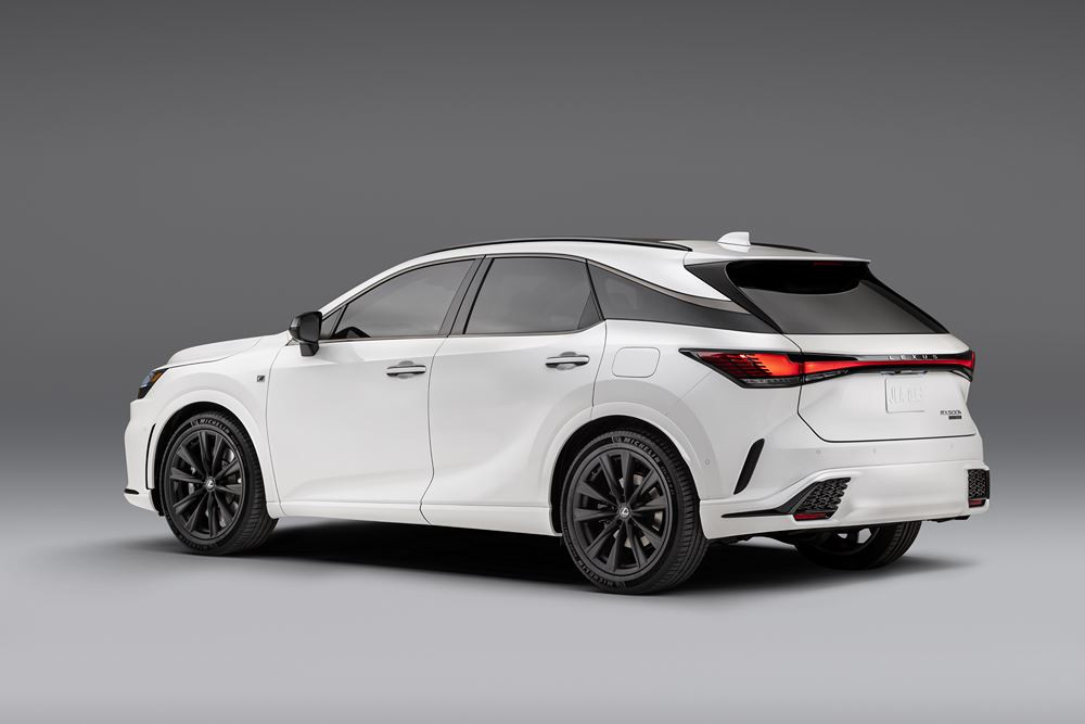 Le grand SUV premium Lexus RX affiche un caractère affirmé