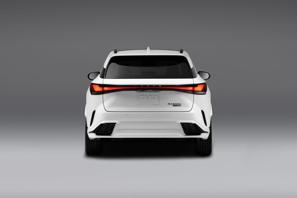 Le grand SUV premium Lexus RX affiche un caractère affirmé