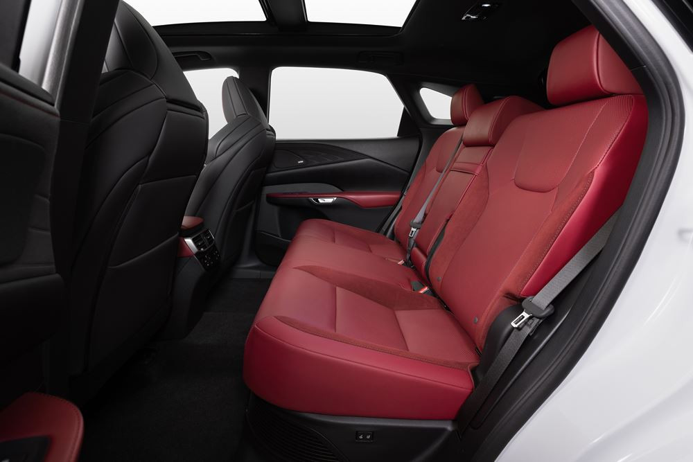 Le grand SUV premium Lexus RX affiche un caractère affirmé