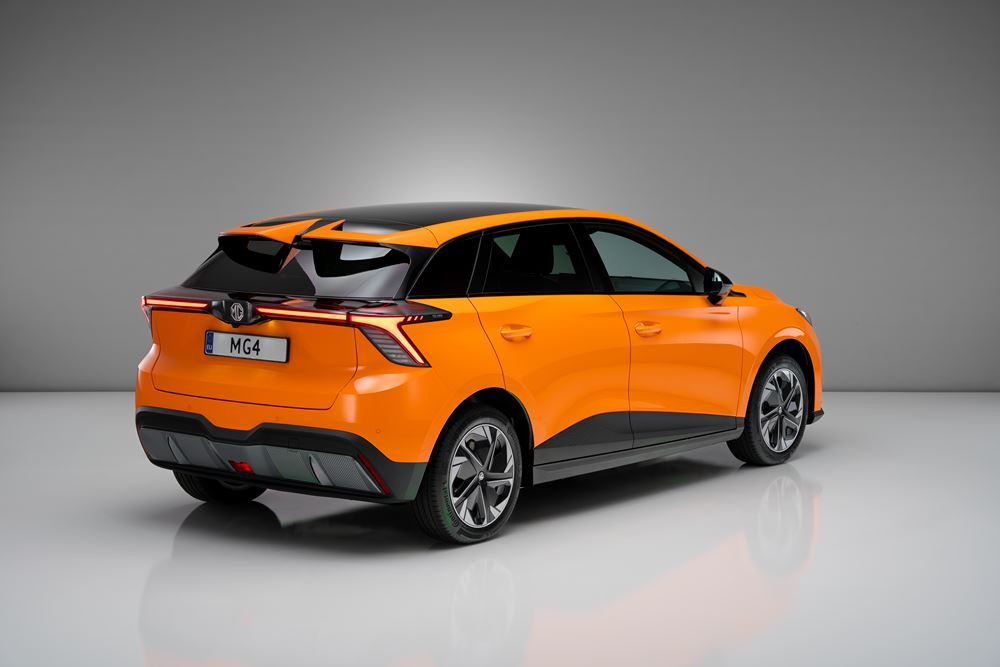 La berline compacte MG4 Electric à batterie de 51 kWh démarre à moins de 30 000 euros