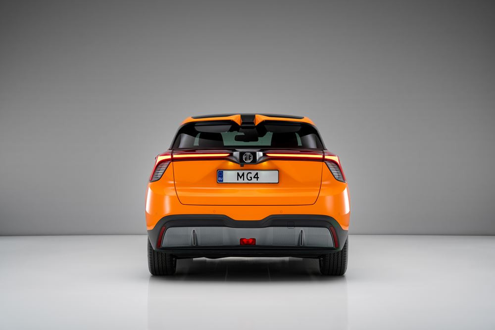 La berline compacte MG4 Electric à batterie de 51 kWh démarre à moins de 30 000 euros