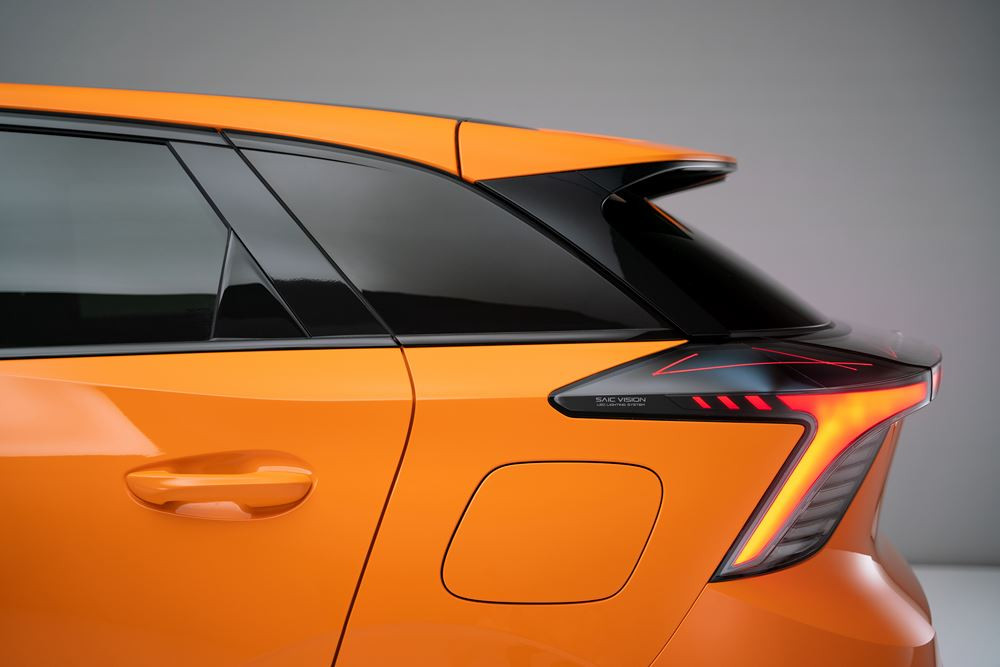 La berline compacte MG4 Electric à batterie de 51 kWh démarre à moins de 30 000 euros