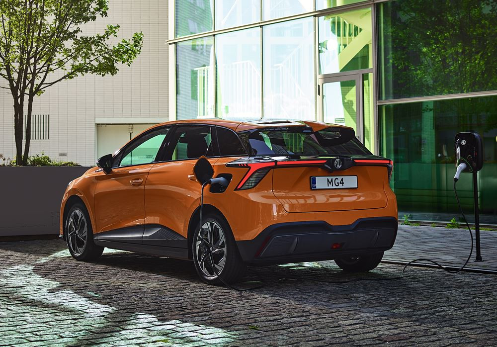 La berline compacte MG4 Electric à batterie de 51 kWh démarre à moins de 30 000 euros