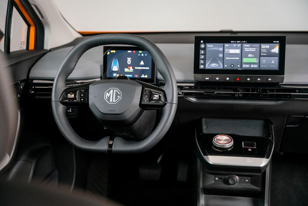 La berline compacte MG4 Electric à batterie de 51 kWh démarre à moins de 30 000 euros