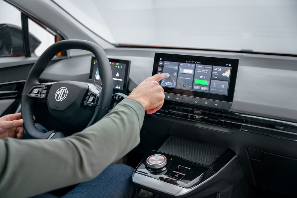 La berline compacte MG4 Electric à batterie de 51 kWh démarre à moins de 30 000 euros