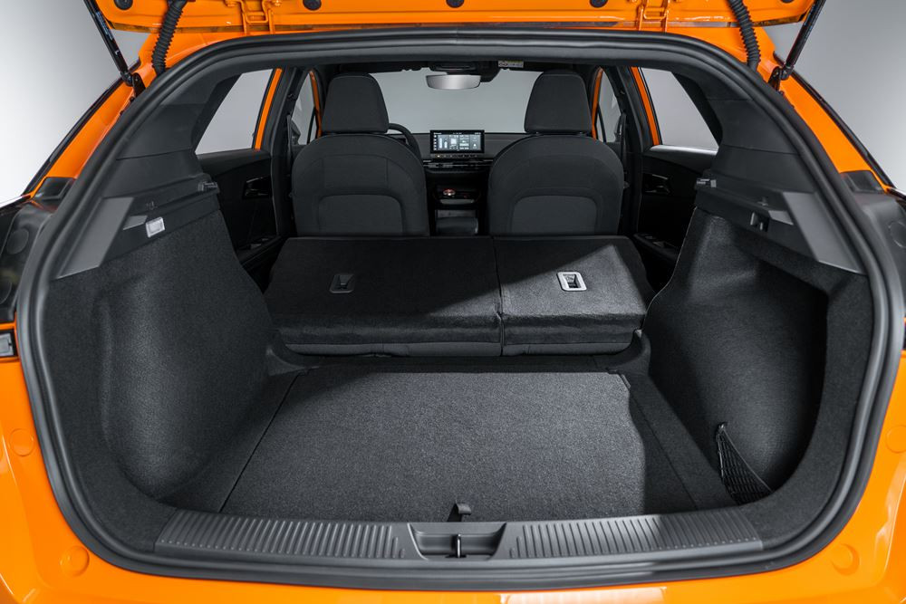 La berline compacte MG4 Electric à batterie de 51 kWh démarre à moins de 30 000 euros