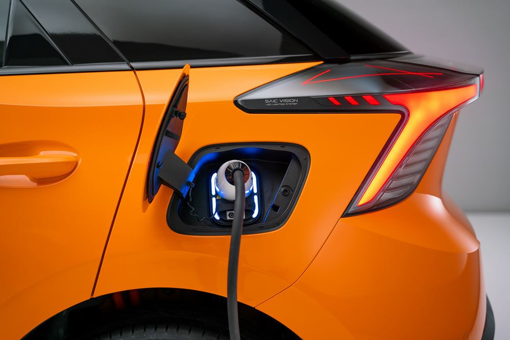La berline compacte MG4 Electric à batterie de 51 kWh démarre à moins de 30 000 euros