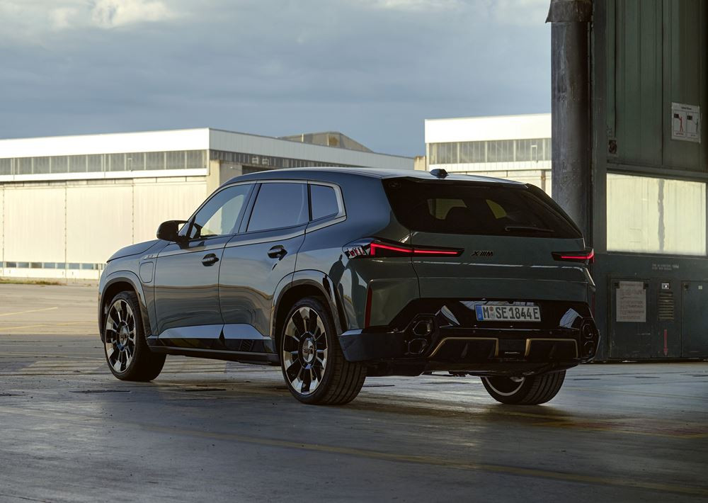 La BMW XM embarque un moteur V8 conjugué à un bloc électrique pour une puissance de 653 ch