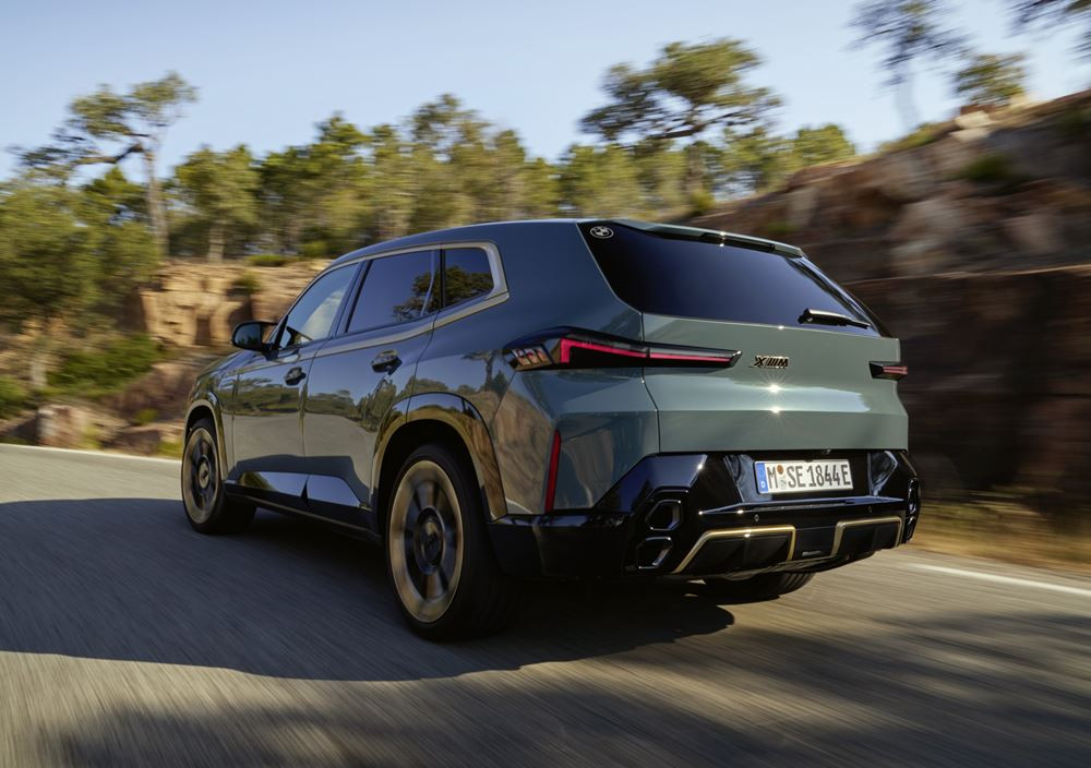 La BMW XM embarque un moteur V8 conjugué à un bloc électrique pour une puissance de 653 ch