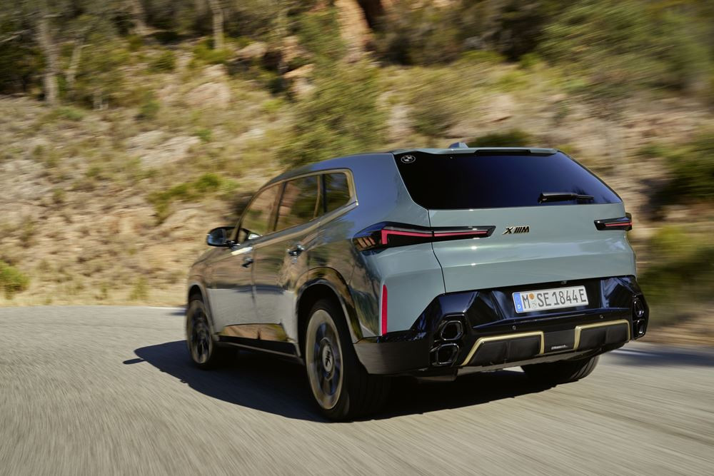 La BMW XM embarque un moteur V8 conjugué à un bloc électrique pour une puissance de 653 ch