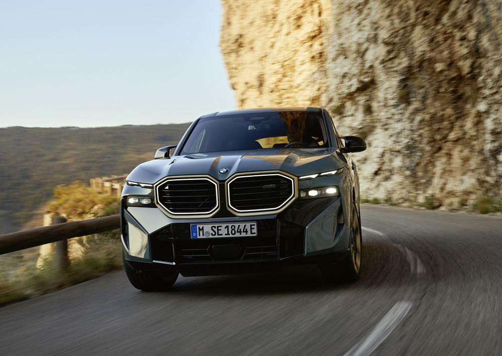 La BMW XM embarque un moteur V8 conjugué à un bloc électrique pour une puissance de 653 ch