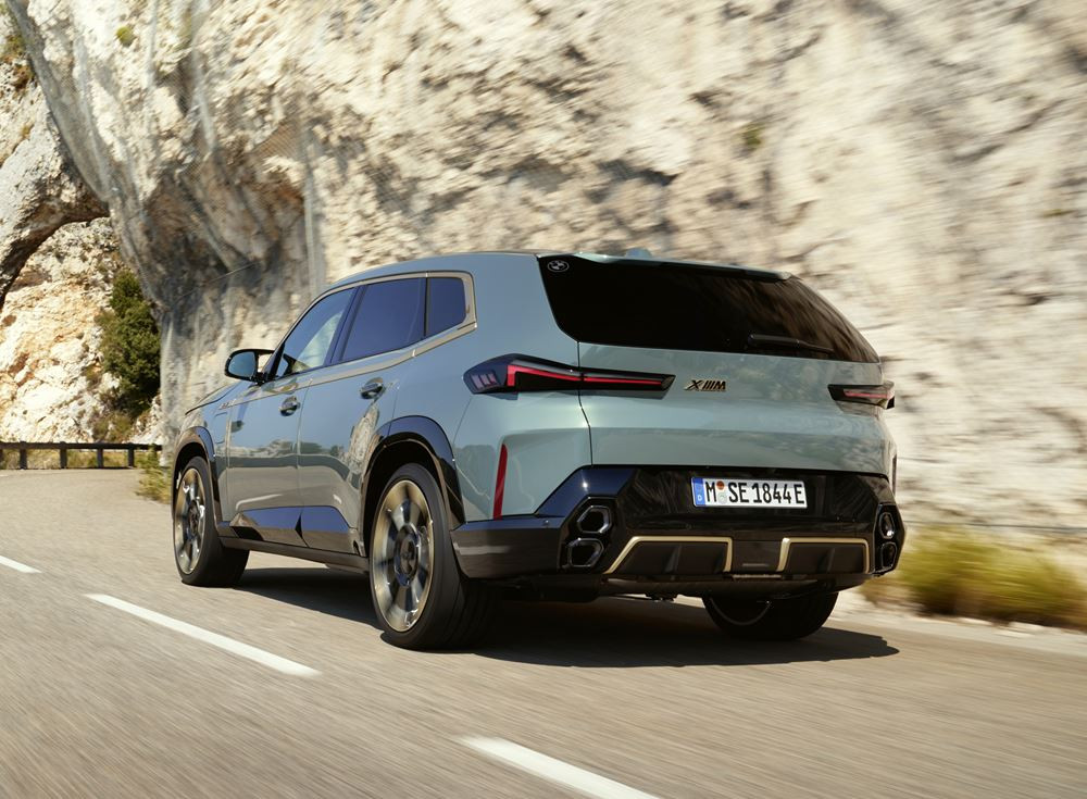 La BMW XM embarque un moteur V8 conjugué à un bloc électrique pour une puissance de 653 ch