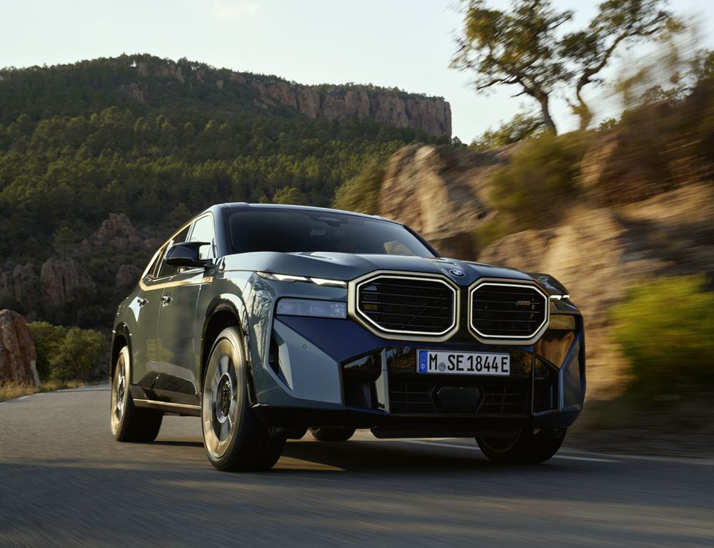 La BMW XM embarque un moteur V8 conjugué à un bloc électrique pour une puissance de 653 ch