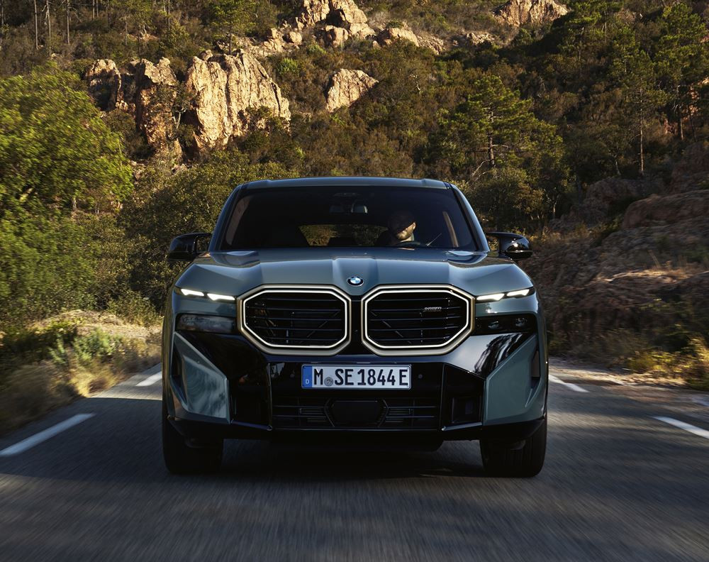 La BMW XM embarque un moteur V8 conjugué à un bloc électrique pour une puissance de 653 ch