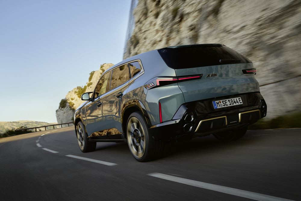 La BMW XM embarque un moteur V8 conjugué à un bloc électrique pour une puissance de 653 ch