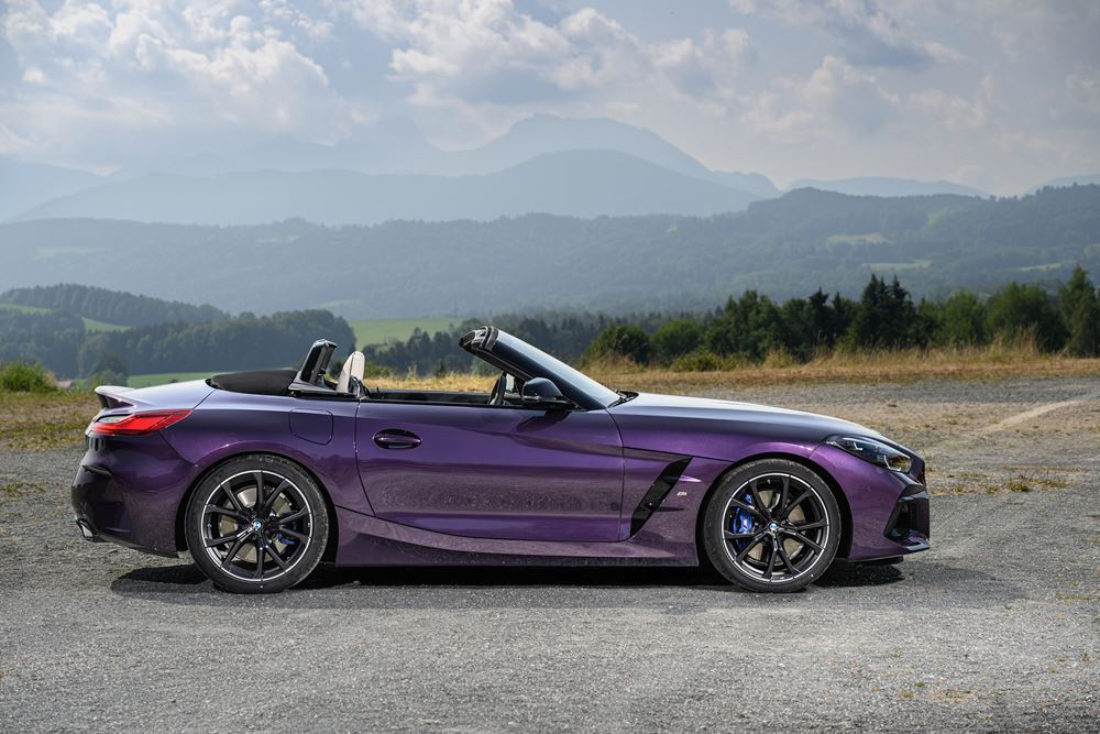 Le roadster deux places à toit ouvert BMW Z4 2023 intègre les éléments du Pack M Sport