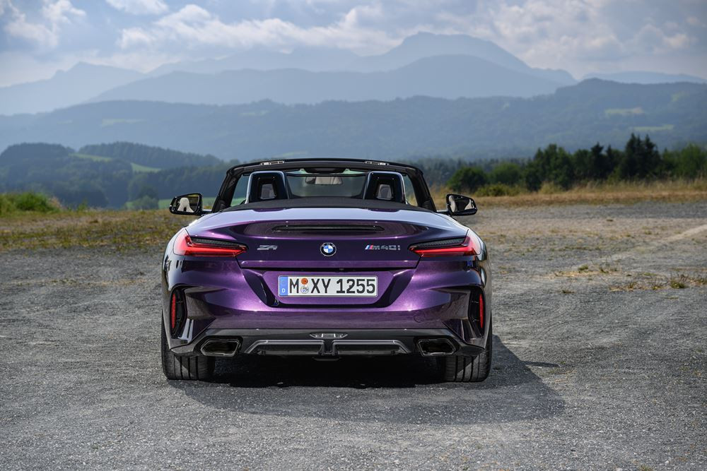 Le roadster deux places à toit ouvert BMW Z4 2023 intègre les éléments du Pack M Sport