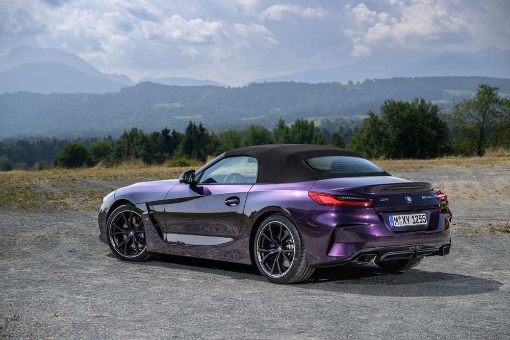 Le roadster deux places à toit ouvert BMW Z4 2023 intègre les éléments du Pack M Sport