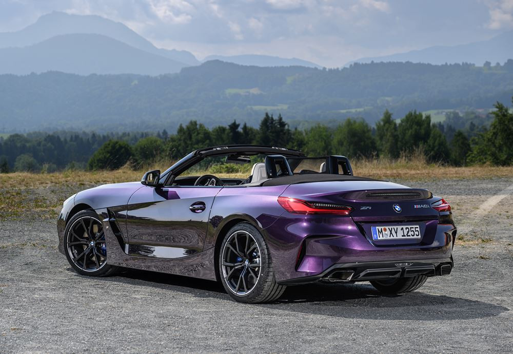 Le roadster deux places à toit ouvert BMW Z4 2023 intègre les éléments du Pack M Sport