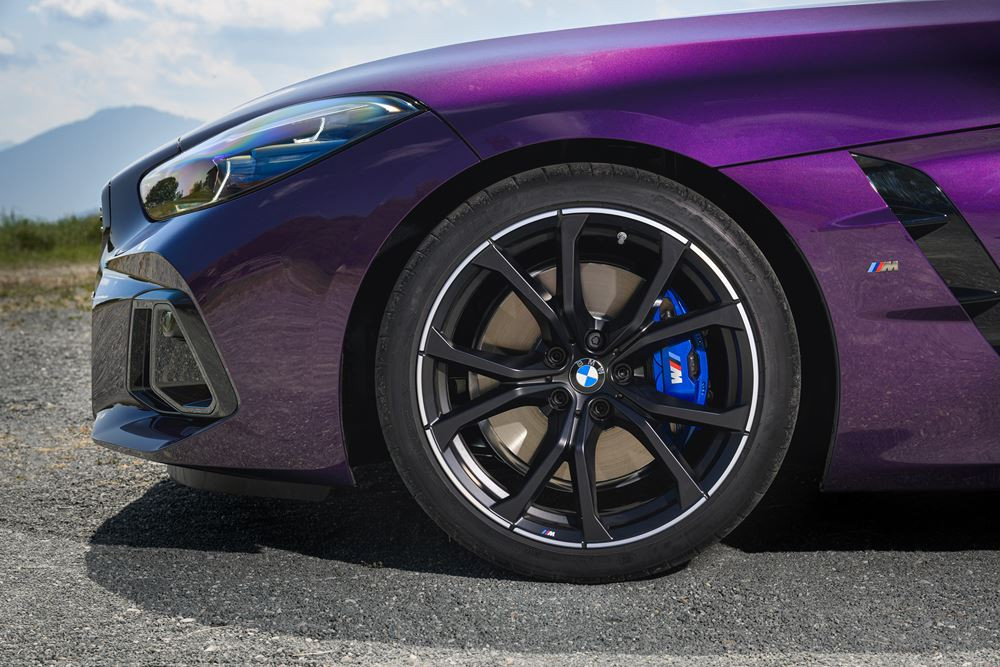 Le roadster deux places à toit ouvert BMW Z4 2023 intègre les éléments du Pack M Sport