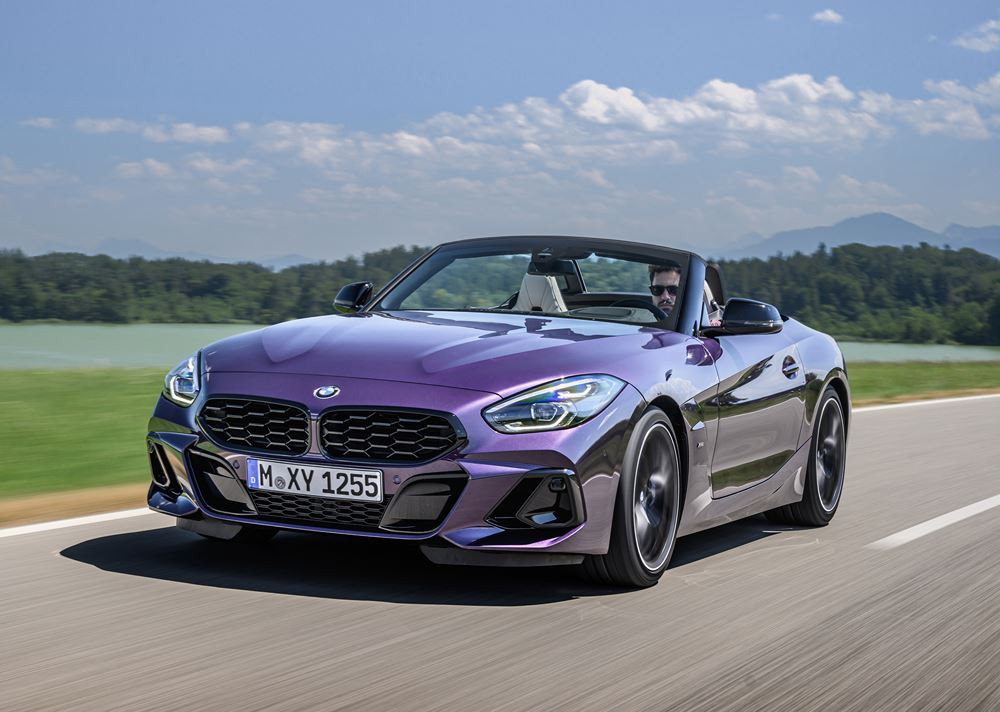 Le roadster deux places à toit ouvert BMW Z4 2023 intègre les éléments du Pack M Sport