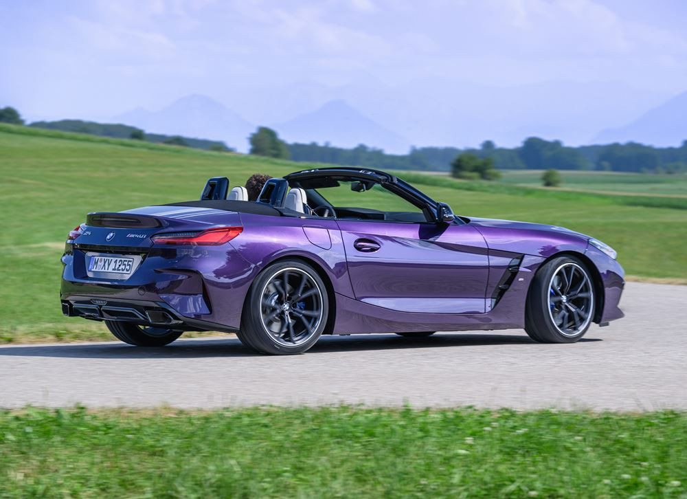 Le roadster deux places à toit ouvert BMW Z4 2023 intègre les éléments du Pack M Sport