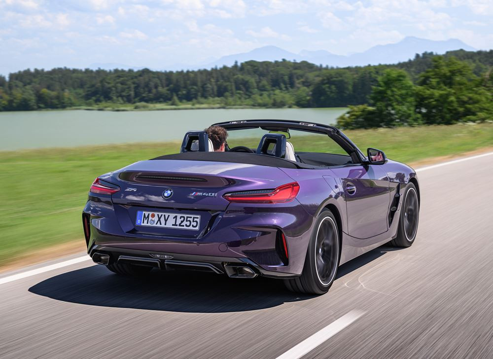 Le roadster deux places à toit ouvert BMW Z4 2023 intègre les éléments du Pack M Sport