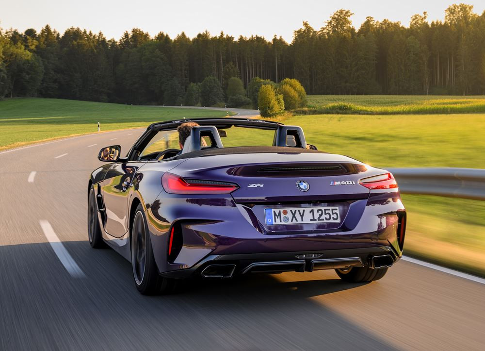 Le roadster deux places à toit ouvert BMW Z4 2023 intègre les éléments du Pack M Sport
