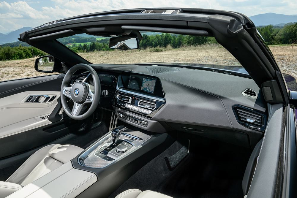 Le roadster deux places à toit ouvert BMW Z4 2023 intègre les éléments du Pack M Sport