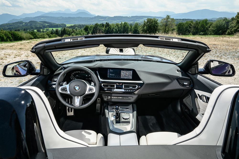 Le roadster deux places à toit ouvert BMW Z4 2023 intègre les éléments du Pack M Sport