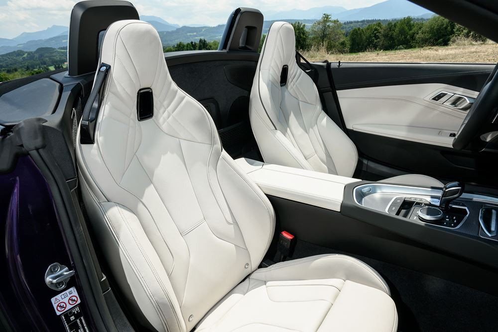 Le roadster deux places à toit ouvert BMW Z4 2023 intègre les éléments du Pack M Sport