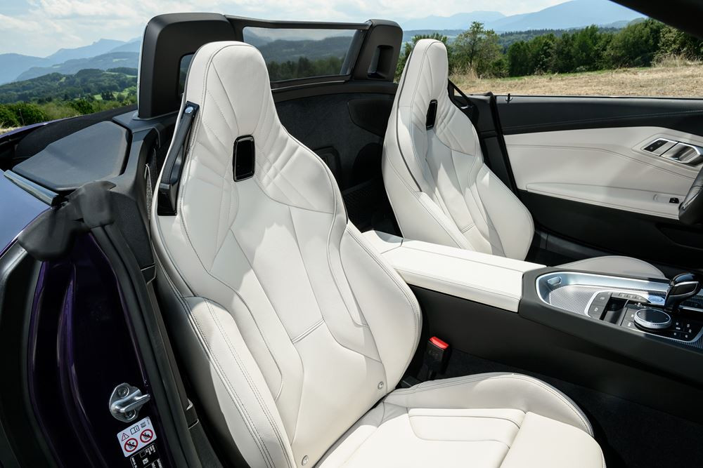 Le roadster deux places à toit ouvert BMW Z4 2023 intègre les éléments du Pack M Sport