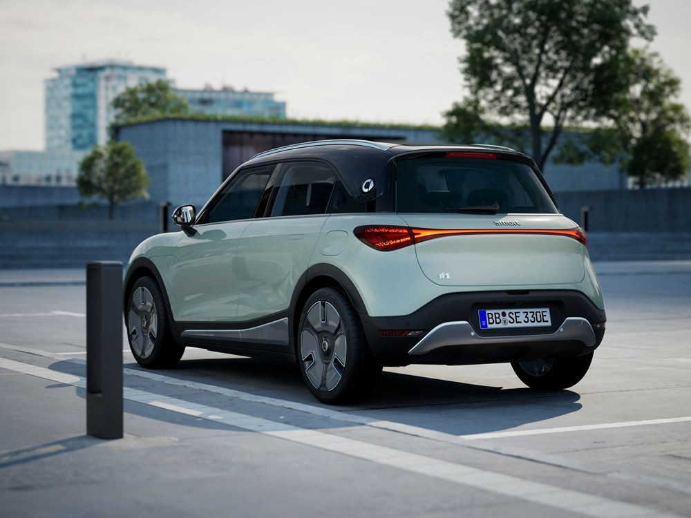 Le SUV urbain cinq places électrique smart #1 affiche des porte-à-faux courts