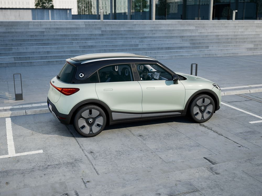 Le SUV urbain cinq places électrique smart #1 affiche des porte-à-faux courts
