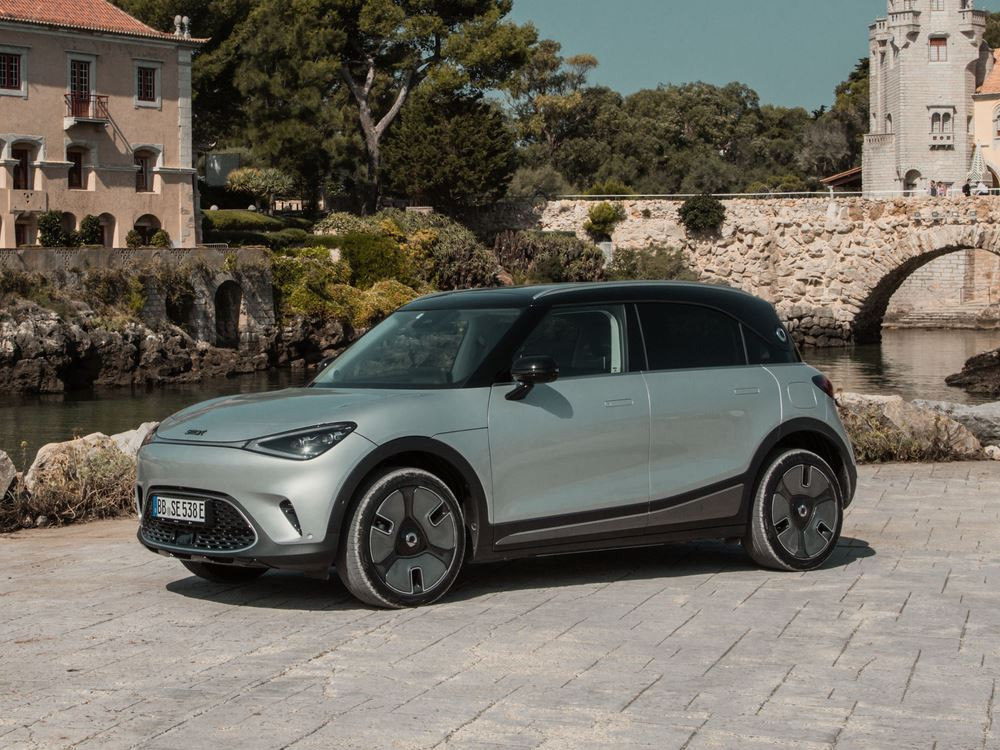 Le SUV urbain cinq places électrique smart #1 affiche des porte-à-faux courts