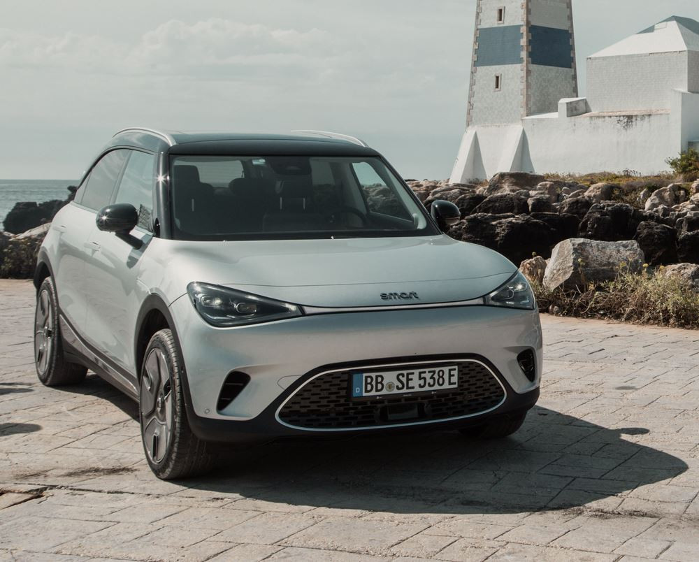 Le SUV urbain cinq places électrique smart #1 affiche des porte-à-faux courts
