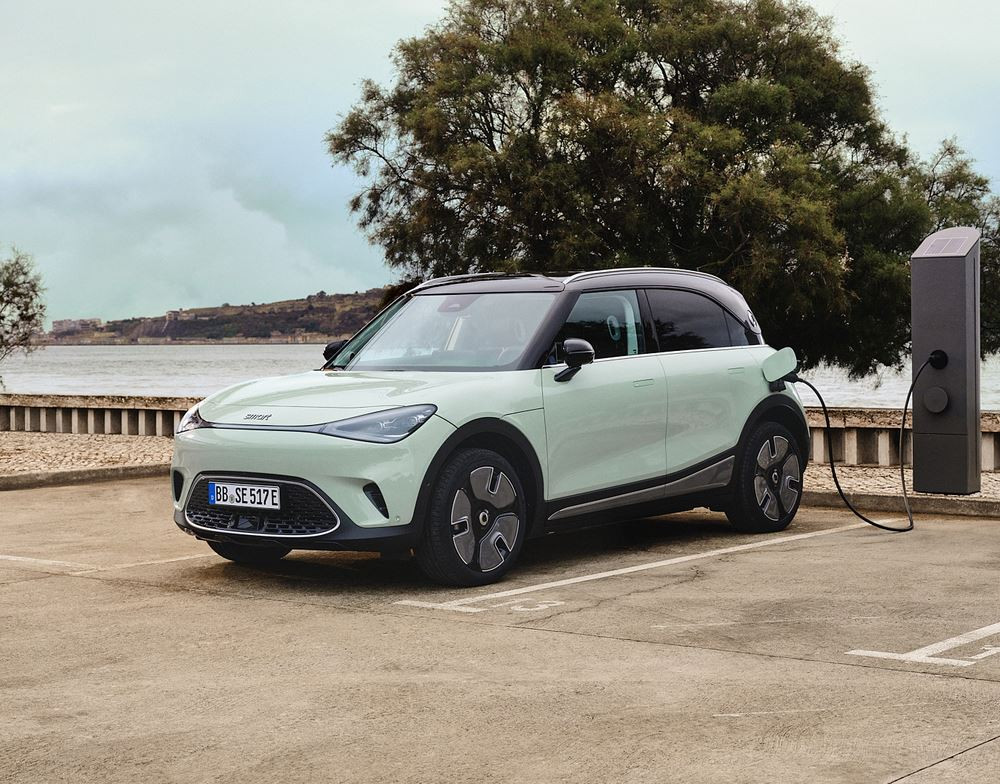 Le SUV urbain cinq places électrique smart #1 affiche des porte-à-faux courts