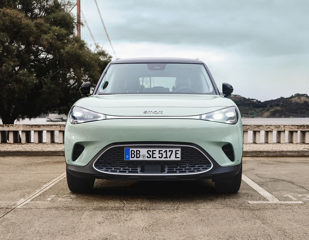 Le SUV urbain cinq places électrique smart #1 affiche des porte-à-faux courts