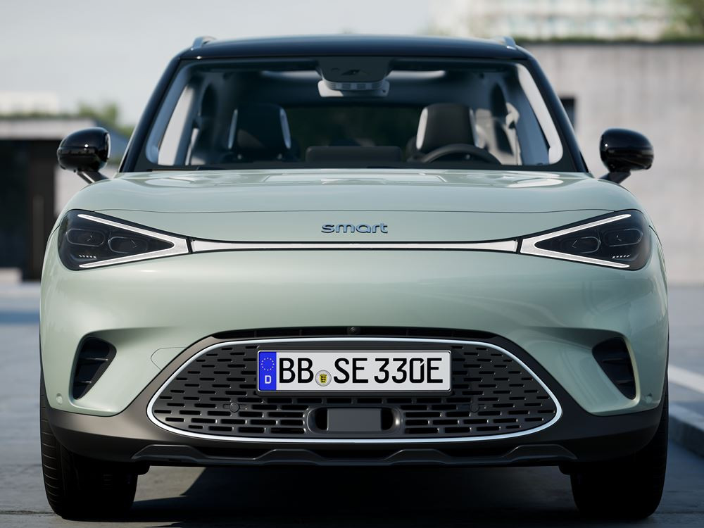 Le SUV urbain cinq places électrique smart #1 affiche des porte-à-faux courts