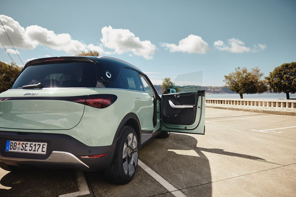 Le SUV urbain cinq places électrique smart #1 affiche des porte-à-faux courts