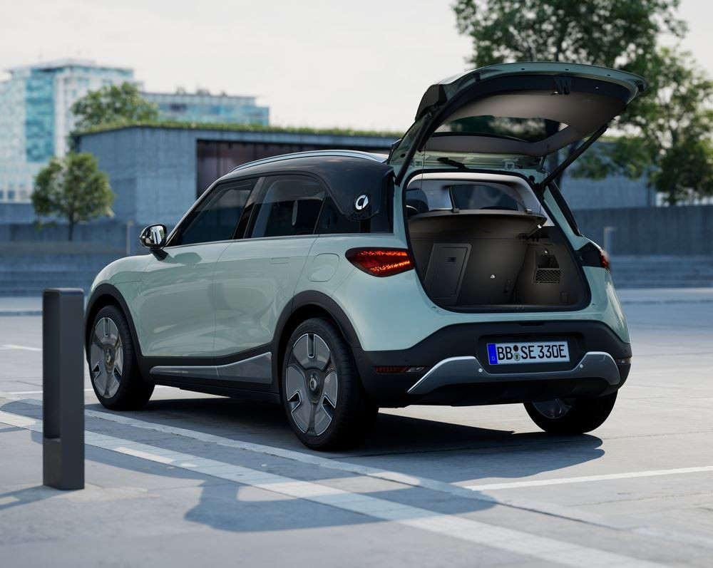 Le SUV urbain cinq places électrique smart #1 affiche des porte-à-faux courts