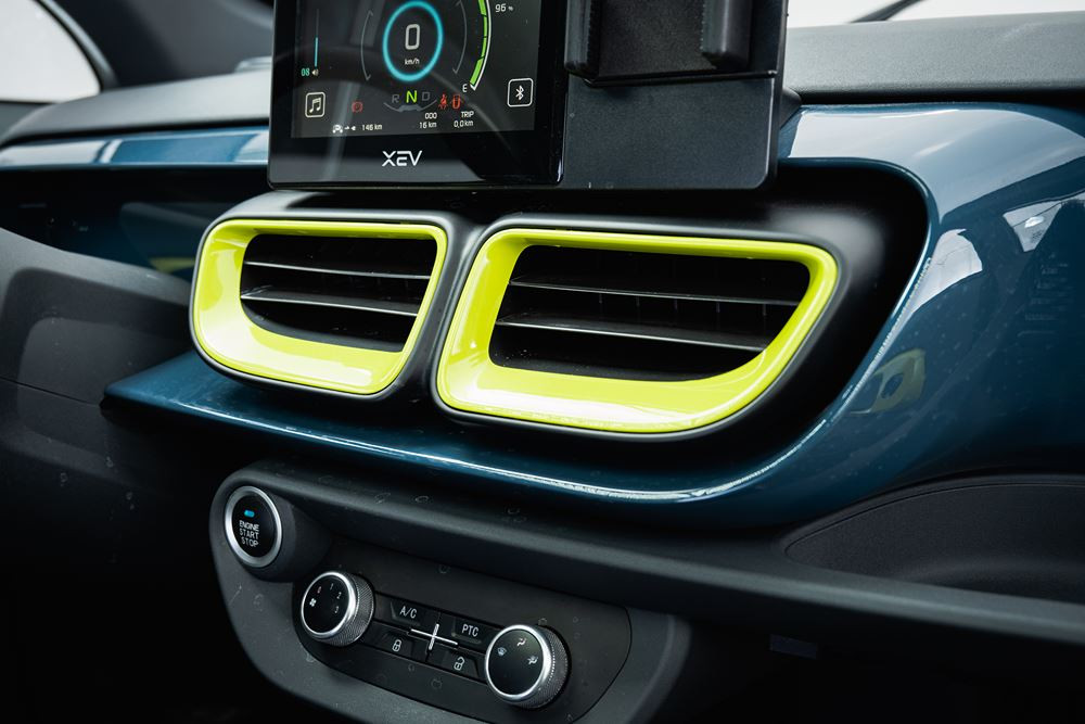 Xev Yoyo : un quadricycle électrique équipé de trois batteries d'une capacité totale de 10,3 kW