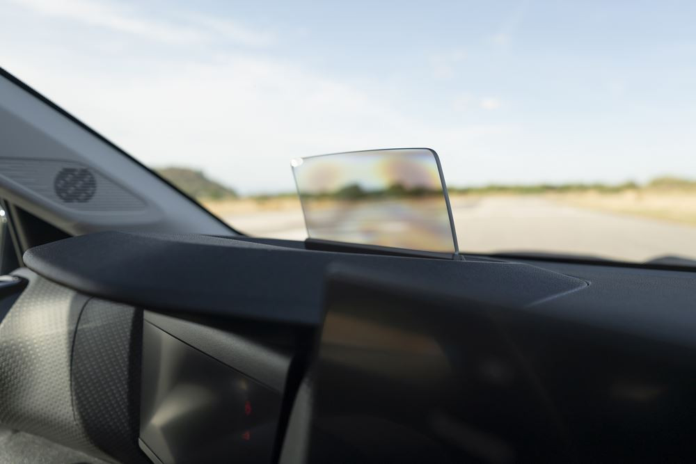 La Citroën C4 X affiche une posture surélevée et une silhouette fastback