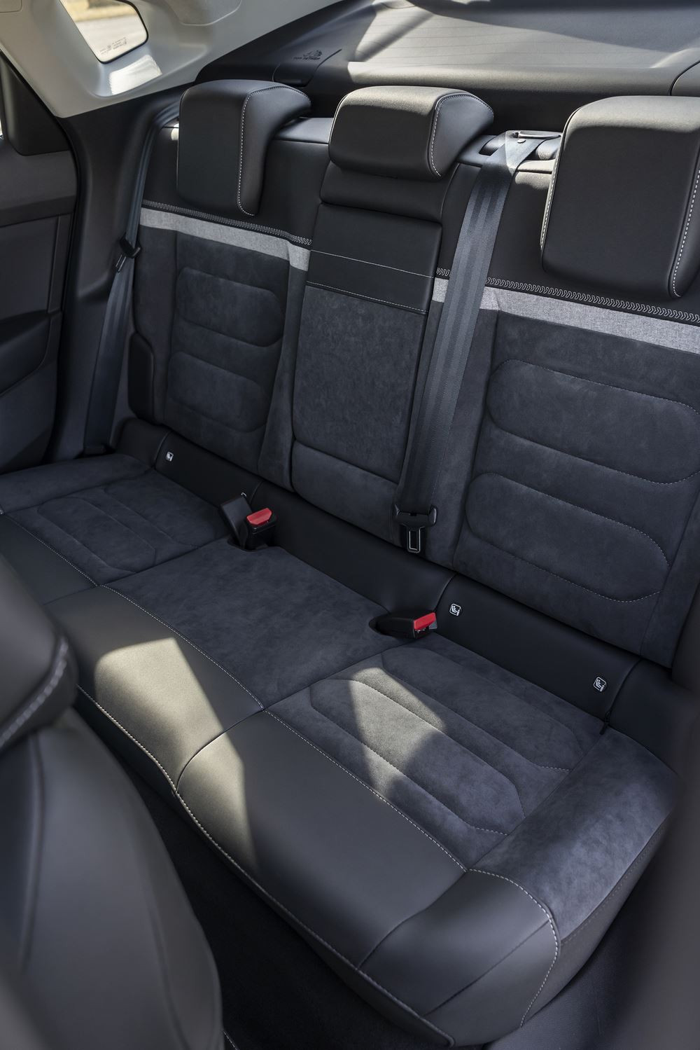 La Citroën C4 X affiche une posture surélevée et une silhouette fastback